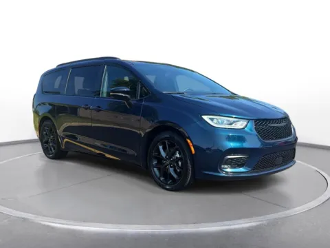 Another view of 2025 Chrysler Pacifica Limited for sale in Grandville, MI at Zeigler Chrysler Dodge Jeep Ram of Grandville