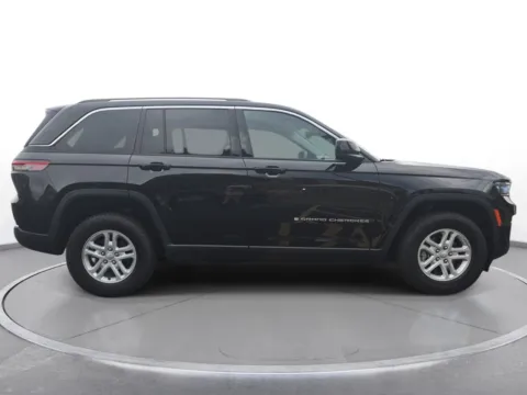 More photos of 2023 Jeep Grand Cherokee Laredo at Zeigler Chrysler Dodge Jeep Ram of Grandville, MI