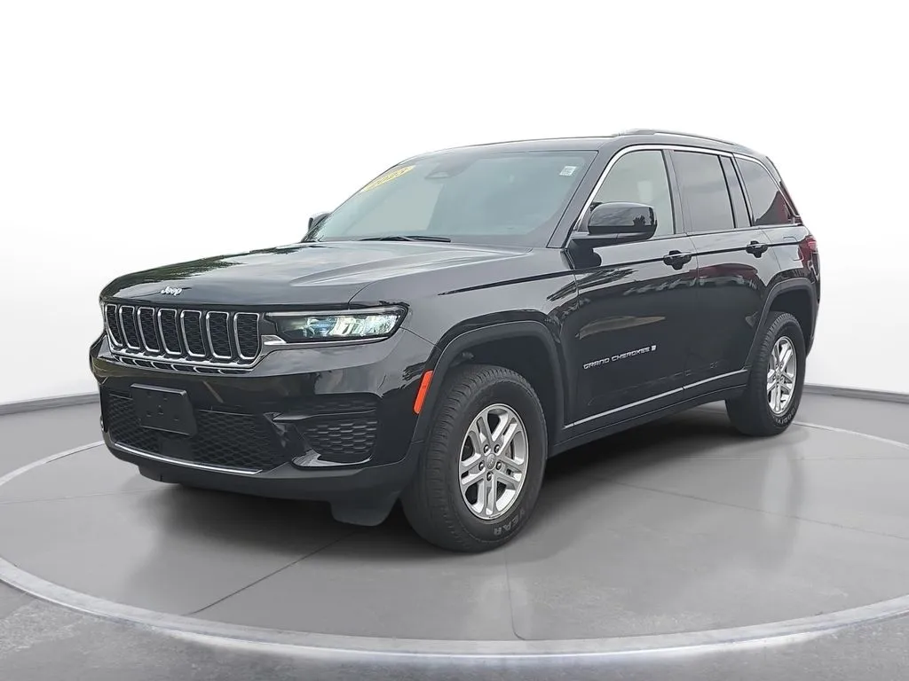 2023 Jeep Grand Cherokee Laredo for sale in Grandville, MI