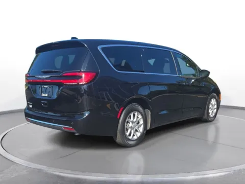 More photos of 2025 Chrysler Pacifica Select at Zeigler Chrysler Dodge Jeep Ram of Grandville, MI