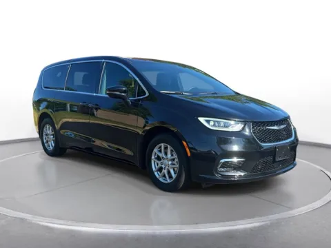 Another view of 2025 Chrysler Pacifica Select for sale in Grandville, MI at Zeigler Chrysler Dodge Jeep Ram of Grandville