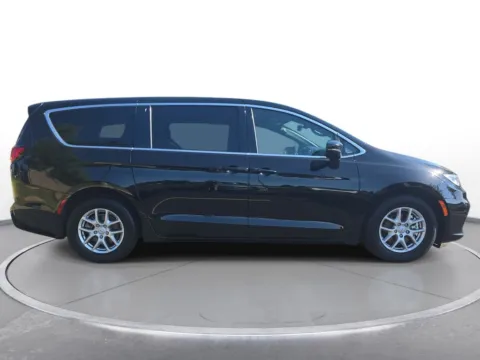 More photos of 2025 Chrysler Pacifica Select at Zeigler Chrysler Dodge Jeep Ram of Grandville, MI