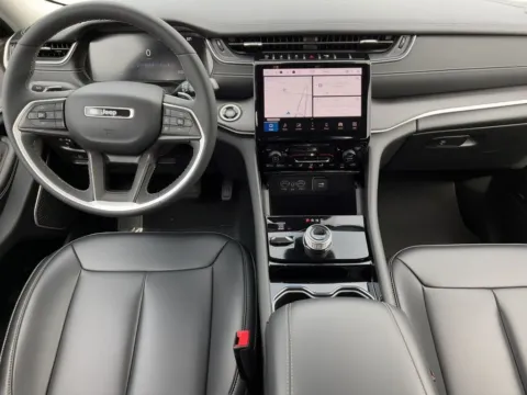 More photos of 2023 Jeep Grand Cherokee Limited at Zeigler Chrysler Dodge Jeep Ram of Grandville, MI