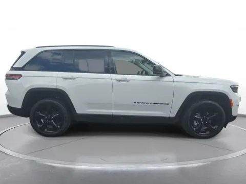 More photos of 2023 Jeep Grand Cherokee Limited at Zeigler Chrysler Dodge Jeep Ram of Grandville, MI