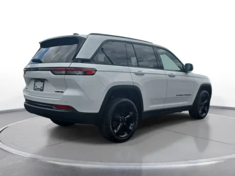 More photos of 2023 Jeep Grand Cherokee Limited at Zeigler Chrysler Dodge Jeep Ram of Grandville, MI