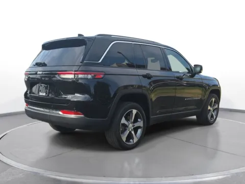More photos of 2023 Jeep Grand Cherokee Limited at Zeigler Chrysler Dodge Jeep Ram of Grandville, MI
