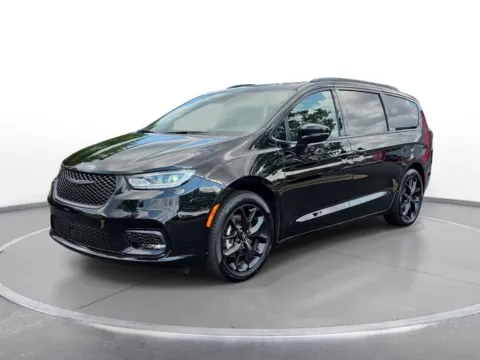 Black 2025 Chrysler Pacifica Limited for sale in Grandville, MI