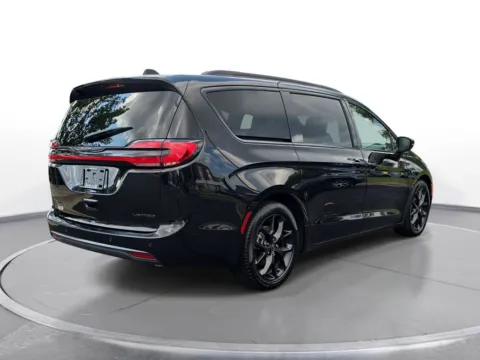 More photos of 2025 Chrysler Pacifica Limited at Zeigler Chrysler Dodge Jeep Ram of Grandville, MI