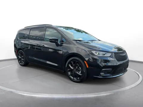 Another view of 2025 Chrysler Pacifica Limited for sale in Grandville, MI at Zeigler Chrysler Dodge Jeep Ram of Grandville