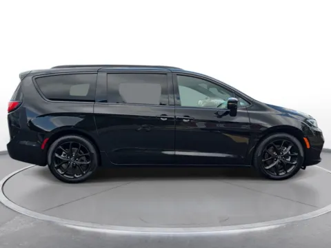 More photos of 2025 Chrysler Pacifica Limited at Zeigler Chrysler Dodge Jeep Ram of Grandville, MI