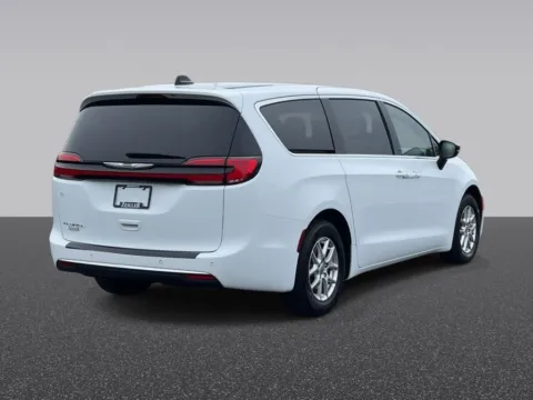 More photos of 2025 Chrysler Pacifica Select at Zeigler Chrysler Dodge Jeep Ram of Grandville, MI