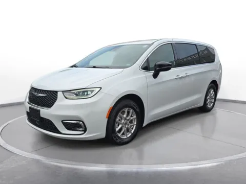 White 2025 Chrysler Pacifica Select for sale in Grandville, MI