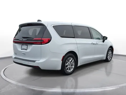 More photos of 2025 Chrysler Pacifica Select at Zeigler Chrysler Dodge Jeep Ram of Grandville, MI