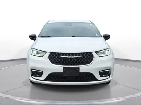 Photos of 2025 Chrysler Pacifica Select for sale in Grandville, MI at Zeigler Chrysler Dodge Jeep Ram of Grandville