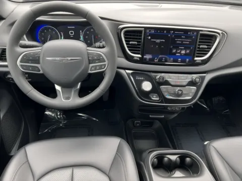 More photos of 2025 Chrysler Pacifica Select at Zeigler Chrysler Dodge Jeep Ram of Grandville, MI
