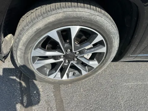 More photos of 2023 Jeep Grand Cherokee L Overland at Zeigler Chrysler Dodge Jeep Ram of Grandville, MI