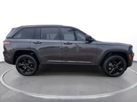 More photos of 2022 Jeep Grand Cherokee Altitude at Zeigler Chrysler Dodge Jeep Ram of Grandville, MI