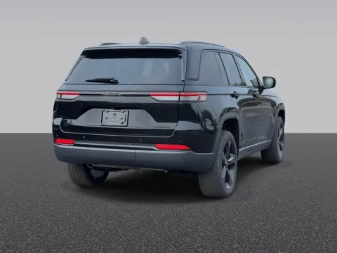 More photos of 2023 Jeep Grand Cherokee Limited at Zeigler Chrysler Dodge Jeep Ram of Grandville, MI