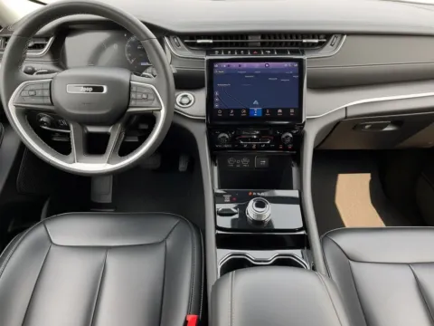 More photos of 2023 Jeep Grand Cherokee Limited at Zeigler Chrysler Dodge Jeep Ram of Grandville, MI