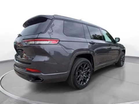 More photos of 2023 Jeep Grand Cherokee L Summit at Zeigler Chrysler Dodge Jeep Ram of Grandville, MI