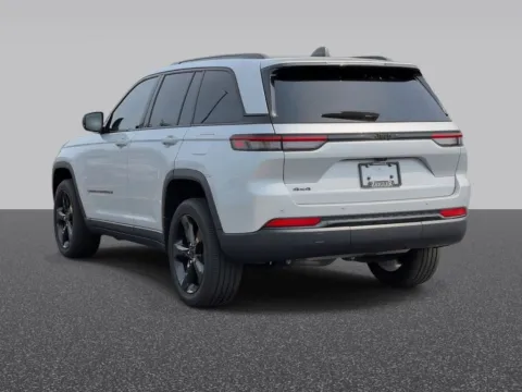 Another view of 2023 Jeep Grand Cherokee Altitude X for sale in Grandville, MI at Zeigler Chrysler Dodge Jeep Ram of Grandville