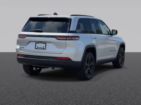 Another view of 2023 Jeep Grand Cherokee Altitude X for sale in Grandville, MI at Zeigler Chrysler Dodge Jeep Ram of Grandville