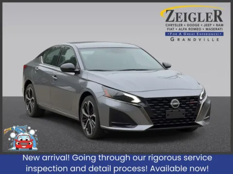 Gray 2023 Nissan Altima 2.5 SR for sale in Grandville, MI