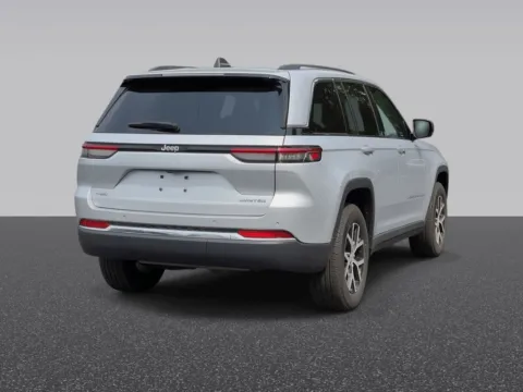 More photos of 2023 Jeep Grand Cherokee Limited at Zeigler Chrysler Dodge Jeep Ram of Grandville, MI
