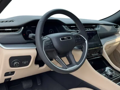 More photos of 2023 Jeep Grand Cherokee Limited at Zeigler Chrysler Dodge Jeep Ram of Grandville, MI