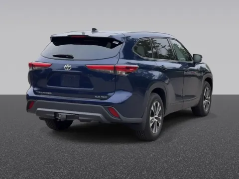Another view of 2022 Toyota Highlander XLE for sale in Grandville, MI at Zeigler Chrysler Dodge Jeep Ram of Grandville