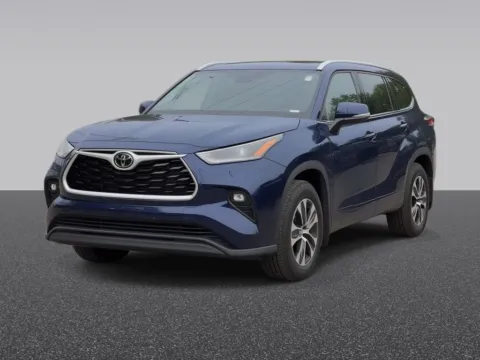 Photos of 2022 Toyota Highlander XLE for sale in Grandville, MI at Zeigler Chrysler Dodge Jeep Ram of Grandville