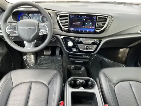 More photos of 2025 Chrysler Pacifica Select at Zeigler Chrysler Dodge Jeep Ram of Grandville, MI