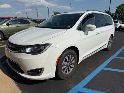 White 2020 Chrysler Pacifica Touring L Plus for sale in Grandville, MI