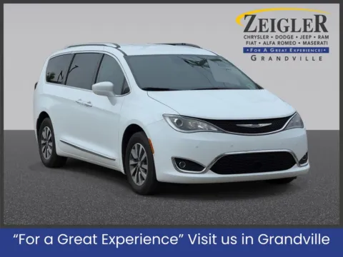 White 2020 Chrysler Pacifica Touring L Plus for sale in Grandville, MI