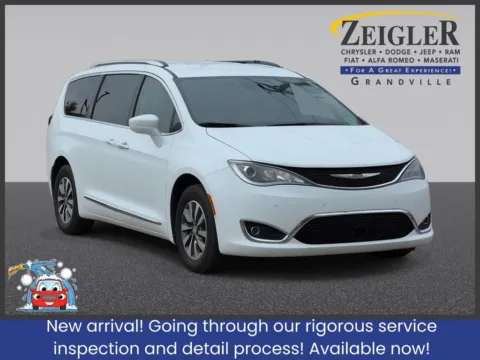 White 2020 Chrysler Pacifica Touring L Plus for sale in Grandville, MI