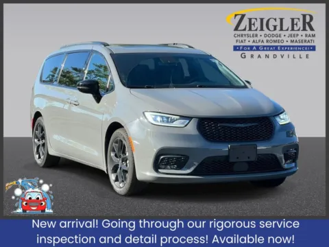 Gray 2025 Chrysler Pacifica Limited for sale in Grandville, MI