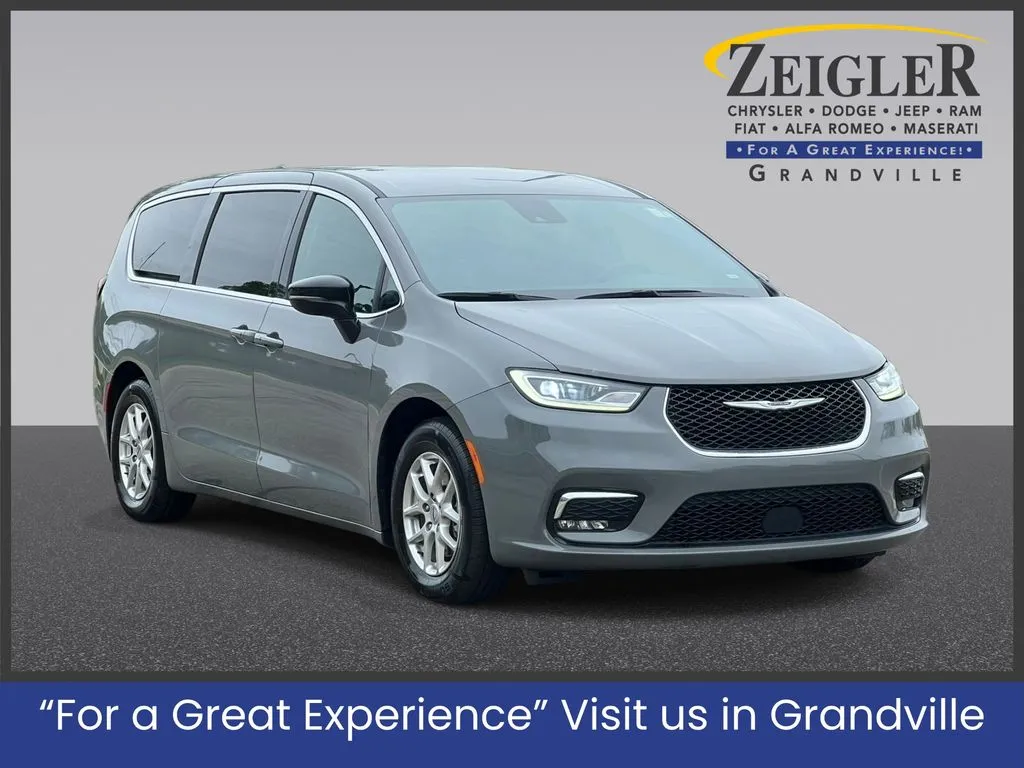 Gray 2025 Chrysler Pacifica Select for sale in Grandville, MI
