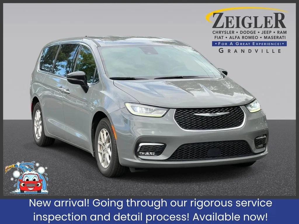 Gray 2025 Chrysler Pacifica Select for sale in Grandville, MI