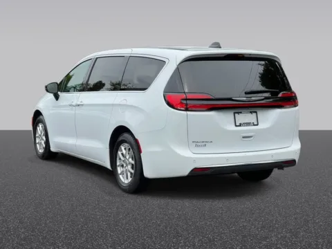 More photos of 2025 Chrysler Pacifica Select at Zeigler Chrysler Dodge Jeep Ram of Grandville, MI