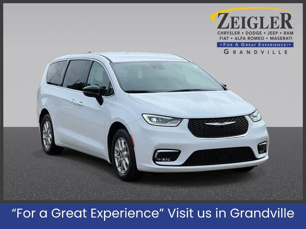White 2024 Chrysler Pacifica Touring L for sale in Grandville, MI