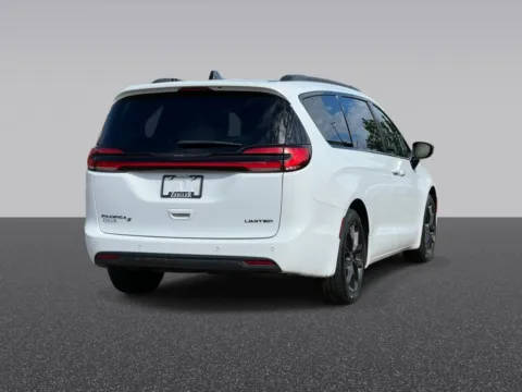More photos of 2025 Chrysler Pacifica Limited at Zeigler Chrysler Dodge Jeep Ram of Grandville, MI