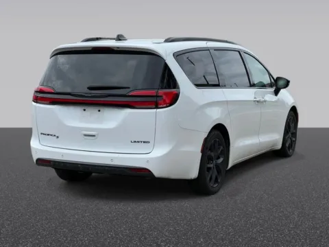 More photos of 2025 Chrysler Pacifica Limited at Zeigler Chrysler Dodge Jeep Ram of Grandville, MI