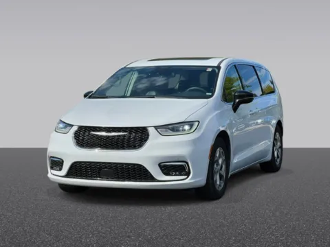 Photos of 2024 Chrysler Pacifica Limited for sale in Grandville, MI at Zeigler Chrysler Dodge Jeep Ram of Grandville