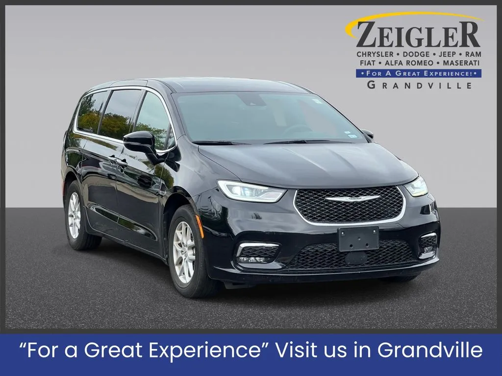 Black 2025 Chrysler Pacifica Select for sale in Grandville, MI