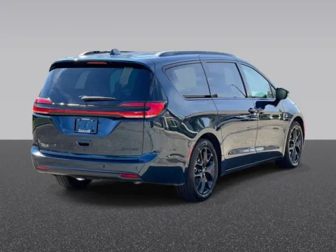 More photos of 2025 Chrysler Pacifica Limited at Zeigler Chrysler Dodge Jeep Ram of Grandville, MI