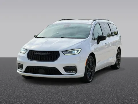Photos of 2025 Chrysler Pacifica Limited for sale in Grandville, MI at Zeigler Chrysler Dodge Jeep Ram of Grandville