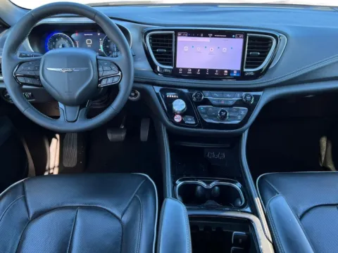 More photos of 2025 Chrysler Pacifica Limited at Zeigler Chrysler Dodge Jeep Ram of Grandville, MI