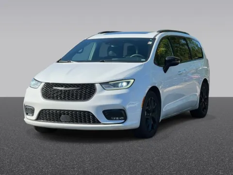 Photos of 2025 Chrysler Pacifica Limited for sale in Grandville, MI at Zeigler Chrysler Dodge Jeep Ram of Grandville