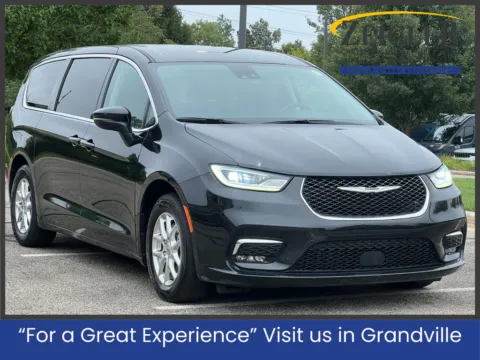 Black 2023 Chrysler Pacifica Touring L for sale in Grandville, MI