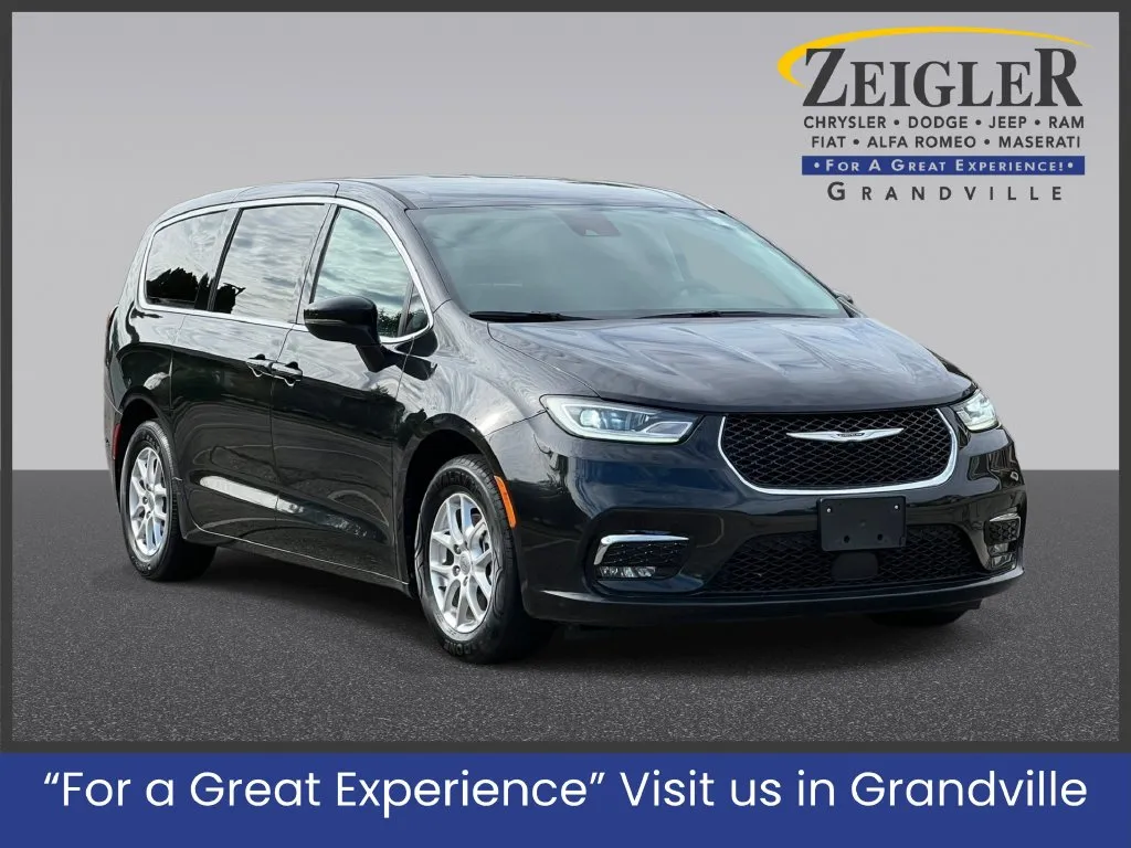 Black 2023 Chrysler Pacifica Touring L for sale in Grandville, MI